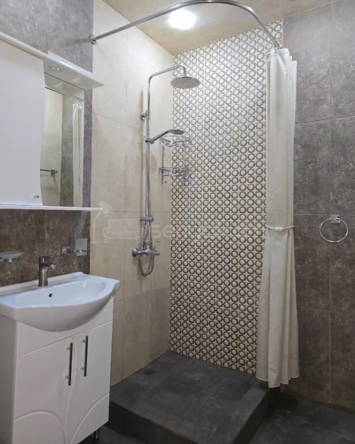 1 Սենյականոց Բնակարան Նորակառույց Քարե Շենքում, 33քմ, 3/5 հարկ, Կապիտալ Վերանորոգված