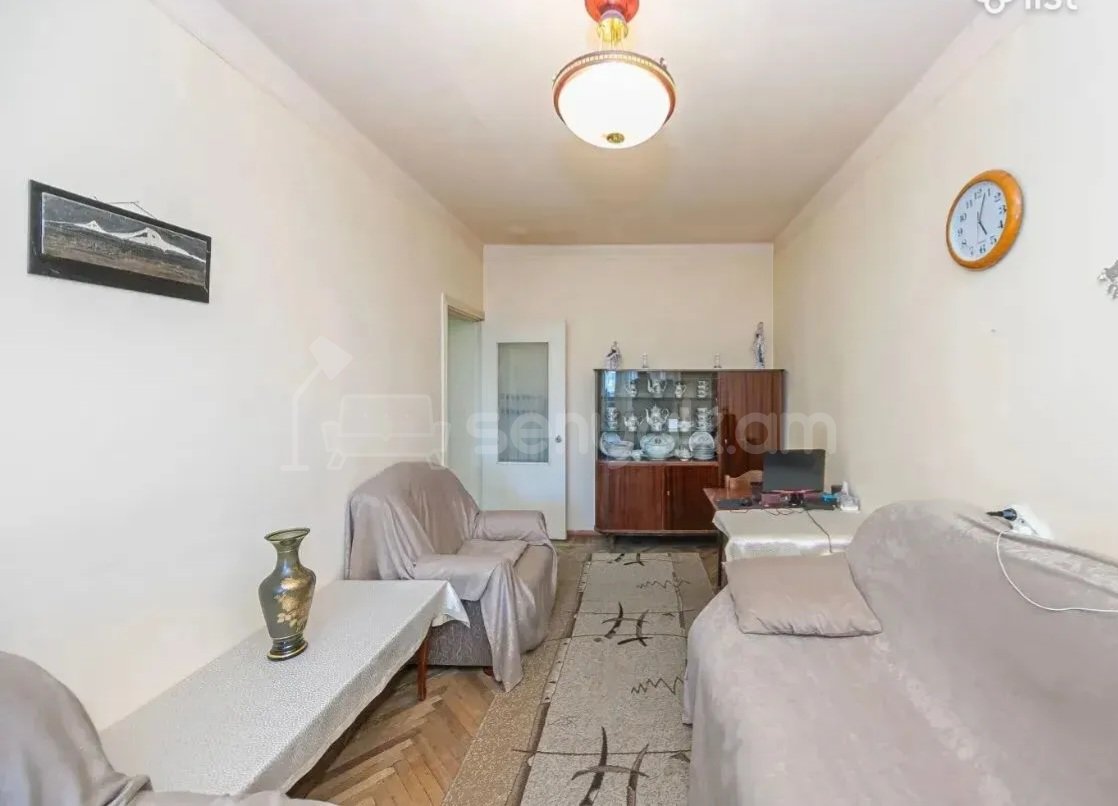 1 Սենյականոց Բնակարան Քարե Շենքում, 45քմ, 4/5 հարկ, Նորմալ Վիճակում