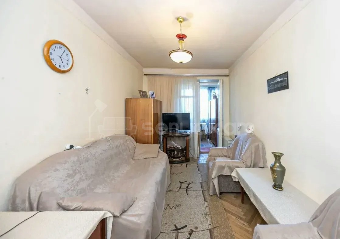 1 Սենյականոց Բնակարան Քարե Շենքում, 45քմ, 4/5 հարկ, Նորմալ Վիճակում