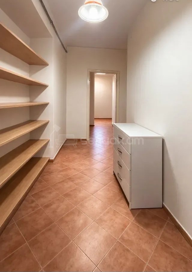 1 Սենյականոց Բնակարան Քարե Շենքում, 47քմ, 2/5 հարկ, Պետական Վիճակում