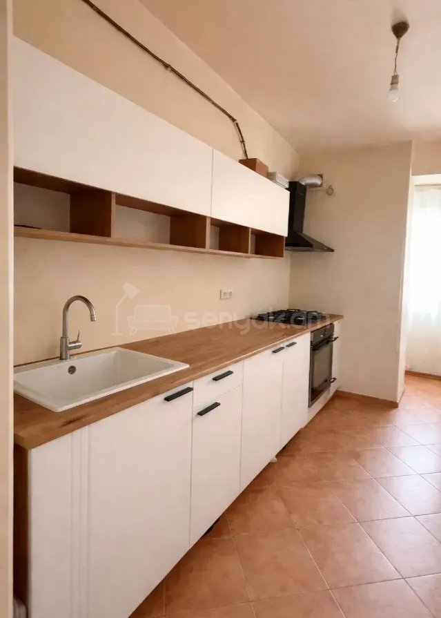 1 Սենյականոց Բնակարան Քարե Շենքում, 47քմ, 2/5 հարկ, Պետական Վիճակում