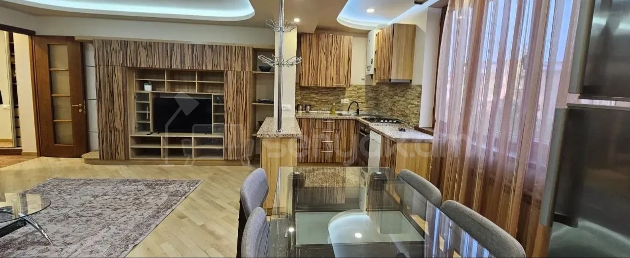 2 Սենյականոց Բնակարան Քարե Շենքում, 47քմ, 5/7 հարկ, Դիզայներական Վերանորոգված