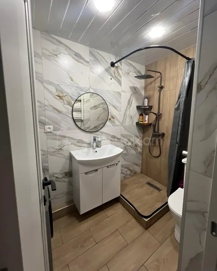 2 Սենյականոց Բնակարան Քարե Շենքում, 43քմ, 3/9 հարկ, Դիզայներական Վերանորոգված