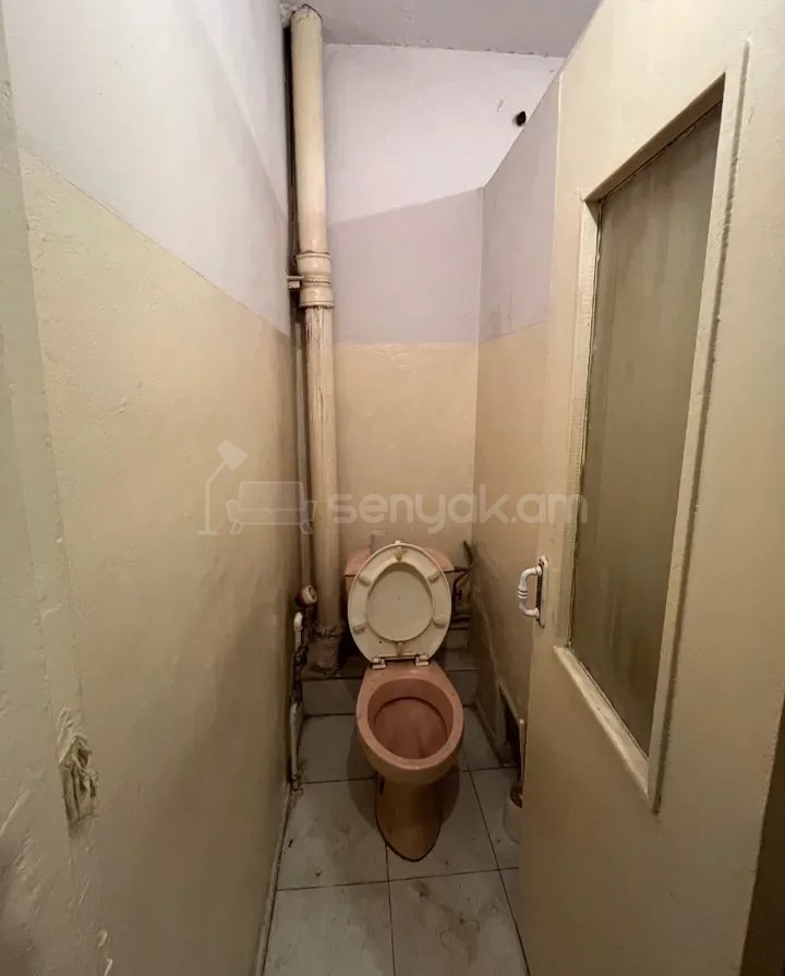 2 Սենյականոց Բնակարան Քարե Շենքում, 63քմ, 5/5 հարկ, Զրոյական Վիճակում