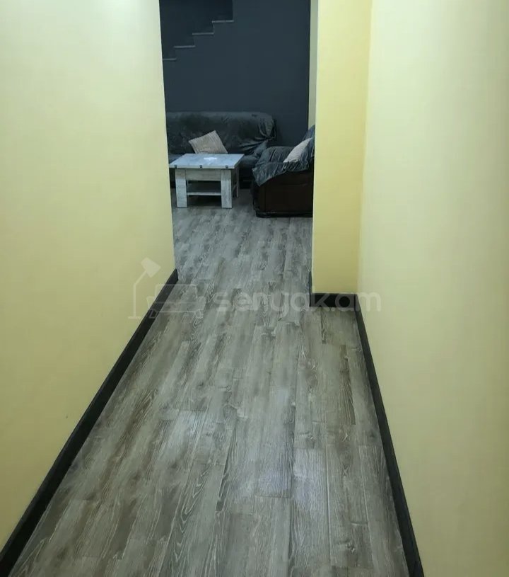 1 Սենյականոց Բնակարան Քարե Շենքում, 35քմ, 1/1 հարկ, Նորմալ Վիճակում, Կահավորված