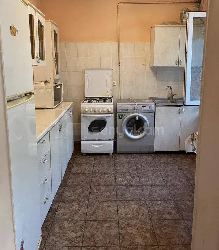 3 Սենյականոց Բնակարան Քարե Շենքում, 78քմ, 1/1 հարկ, Կապիտալ Վերանորոգված, Կահավորված