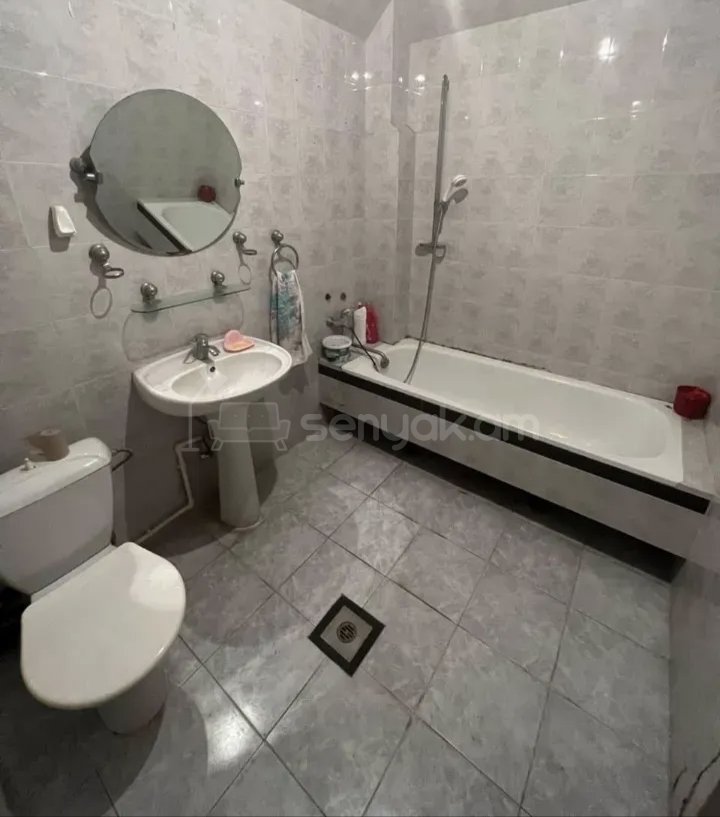 3 Սենյականոց Բնակարան Քարե Շենքում, 78քմ, 1/1 հարկ, Կապիտալ Վերանորոգված, Կահավորված