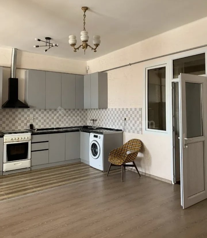 3 Սենյականոց Բնակարան, 72քմ, 4/9 հարկ, Նորմալ Վիճակում, Կահավորված