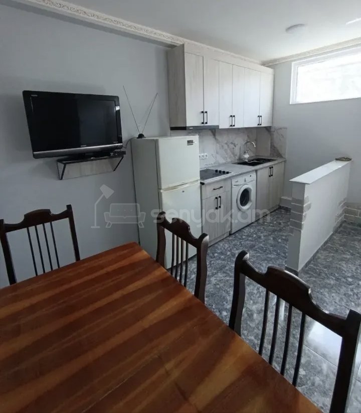 2 Սենյականոց Բնակարան Քարե Շենքում, 48քմ, 1/1 հարկ, Կապիտալ Վերանորոգված, Կահավորված