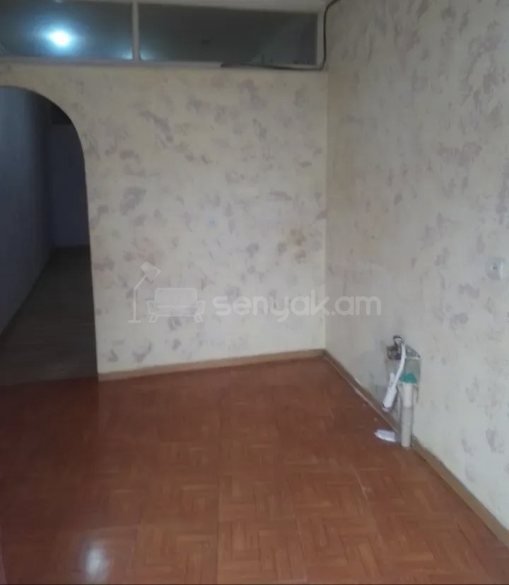 3 Սենյականոց Բնակարան Քարե Շենքում, 58քմ, 1/1 հարկ, Նորմալ Վիճակում, Կահավորված