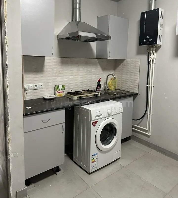 1 Սենյականոց Բնակարան Քարե Շենքում, 40քմ, 3/5 հարկ, Նորմալ Վիճակում