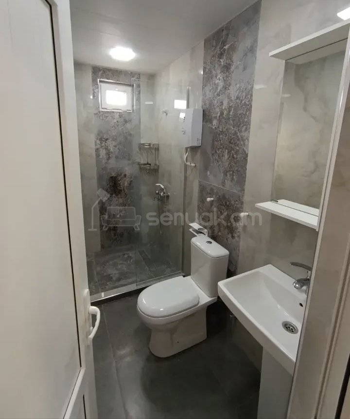 1 Սենյականոց Բնակարան Քարե Շենքում, 40քմ, 3/5 հարկ, Նորմալ Վիճակում