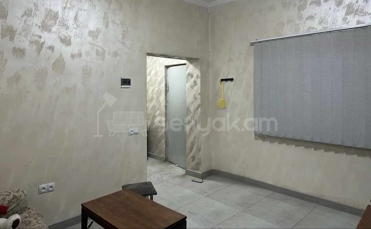 1 Սենյականոց Բնակարան Քարե Շենքում, 40քմ, 3/5 հարկ, Նորմալ Վիճակում