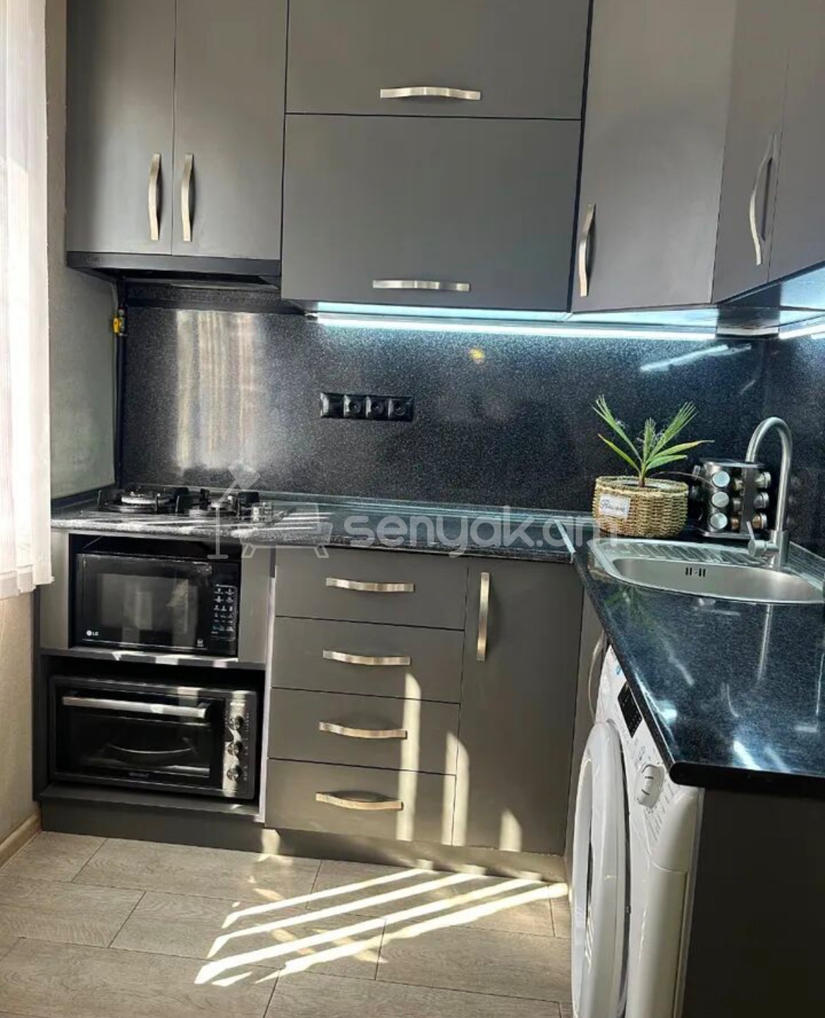 1 Սենյականոց Բնակարան Քարե Շենքում, 32քմ, 2/4 հարկ, Կապիտալ Վերանորոգված