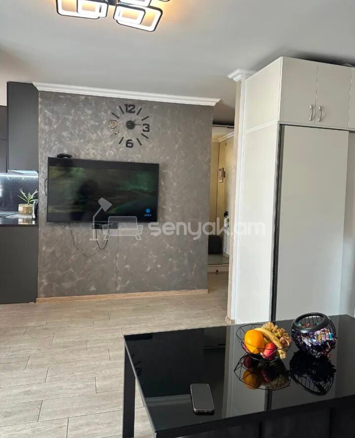 1 Սենյականոց Բնակարան Քարե Շենքում, 32քմ, 2/4 հարկ, Կապիտալ Վերանորոգված