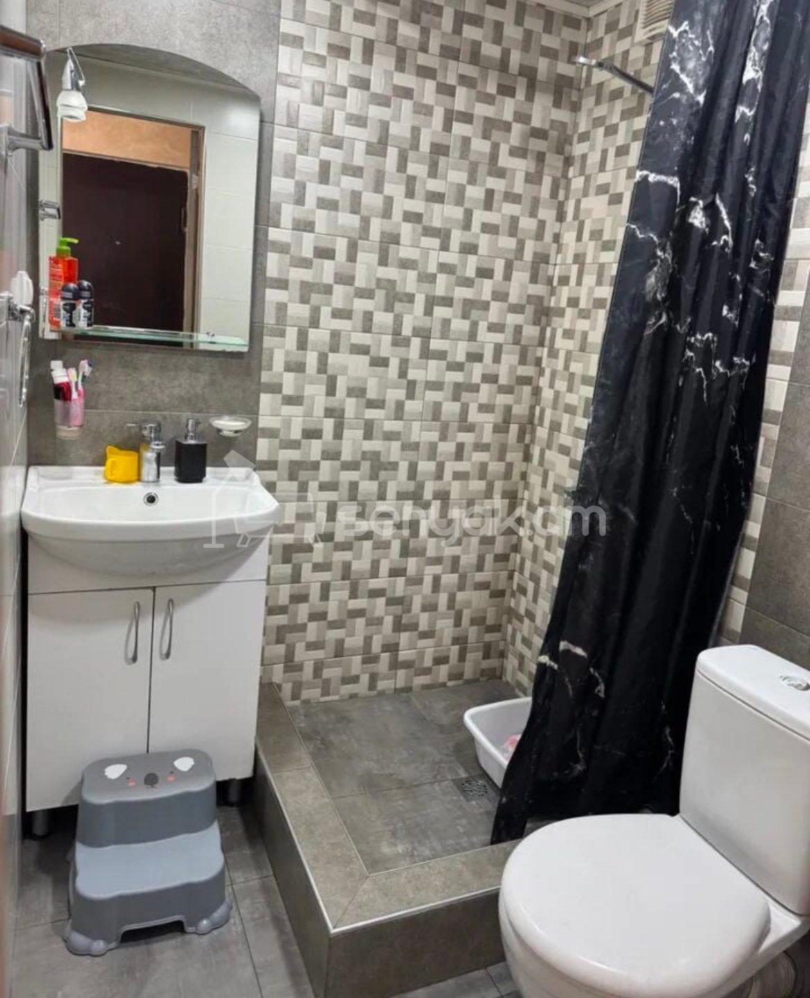 1 Սենյականոց Բնակարան Քարե Շենքում, 32քմ, 2/4 հարկ, Կապիտալ Վերանորոգված