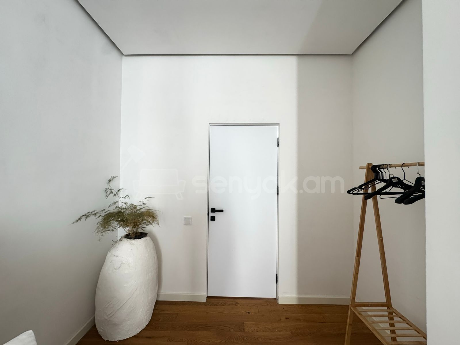 3 Սենյականոց Բնակարան Քարե Շենքում, 100քմ, 5/5 հարկ, Կապիտալ Վերանորոգված
