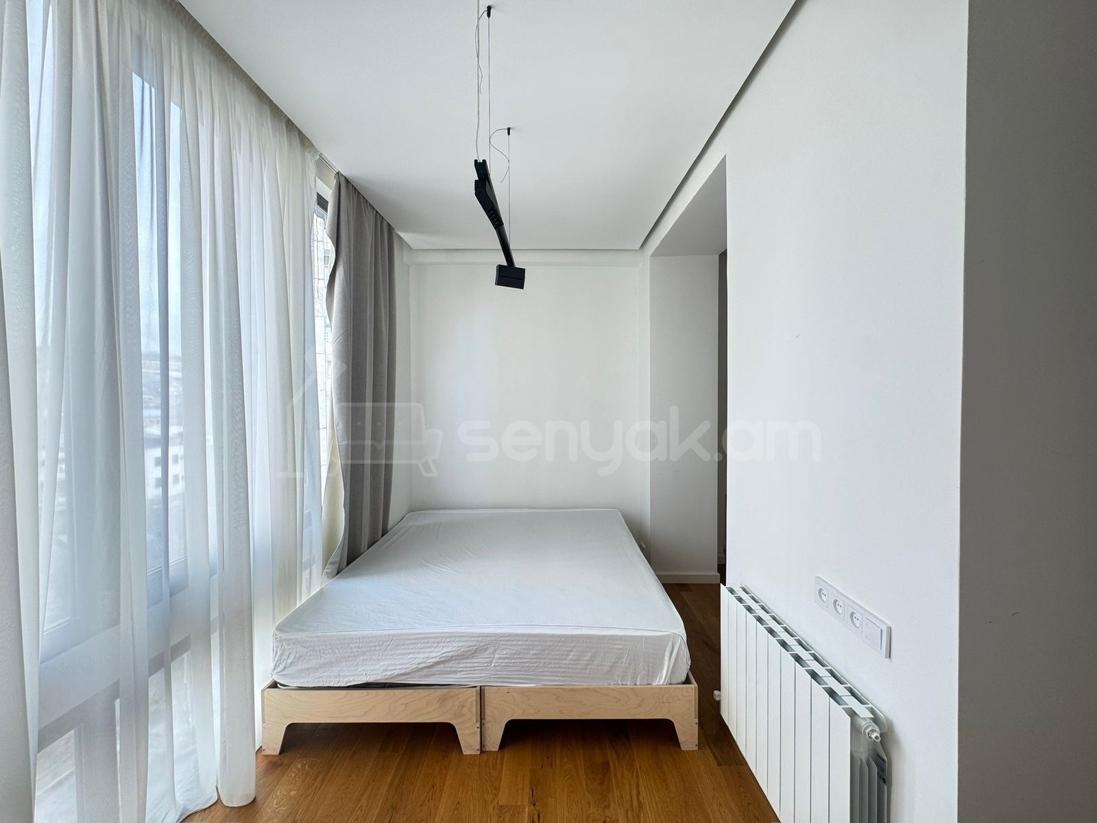 3 Սենյականոց Բնակարան Քարե Շենքում, 100քմ, 5/5 հարկ, Կապիտալ Վերանորոգված