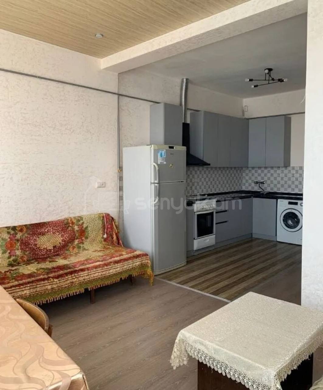 3 Սենյականոց Բնակարան Քարե Շենքում, 78քմ, 4/4 հարկ, Նորմալ Վիճակում, Կահավորված