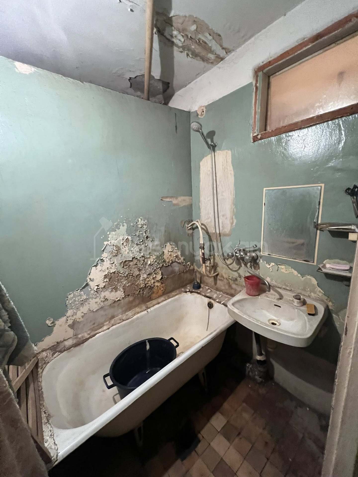 3 Սենյականոց Բնակարան Քարե Շենքում, 74քմ, 4/5 հարկ, Պետական Վիճակում