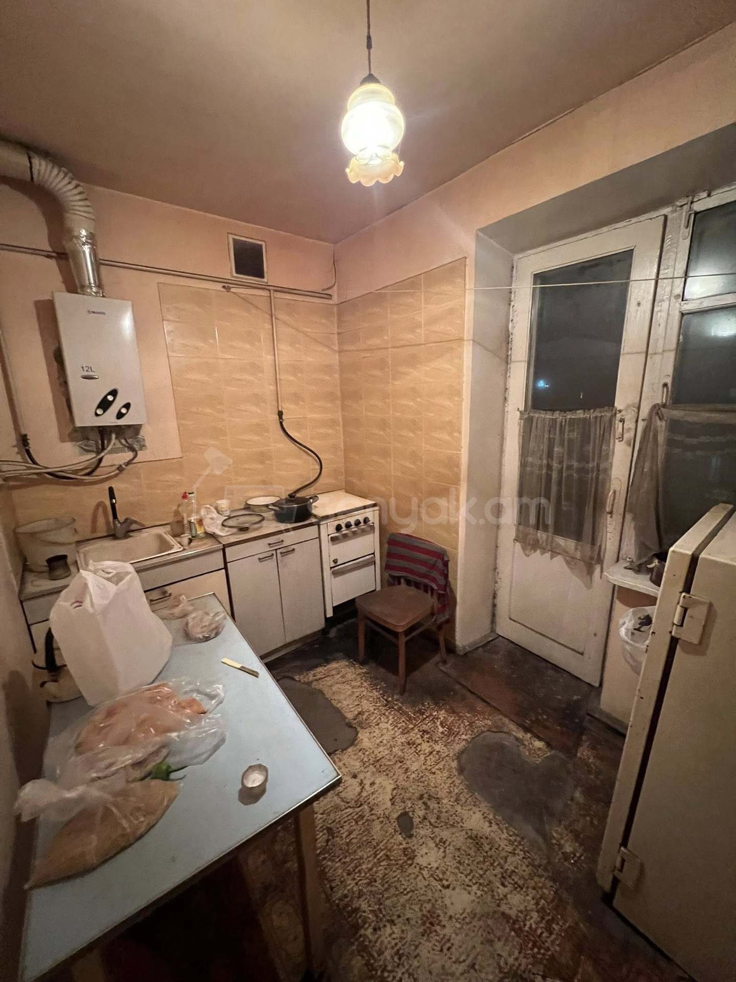 3 Սենյականոց Բնակարան Քարե Շենքում, 74քմ, 4/5 հարկ, Պետական Վիճակում