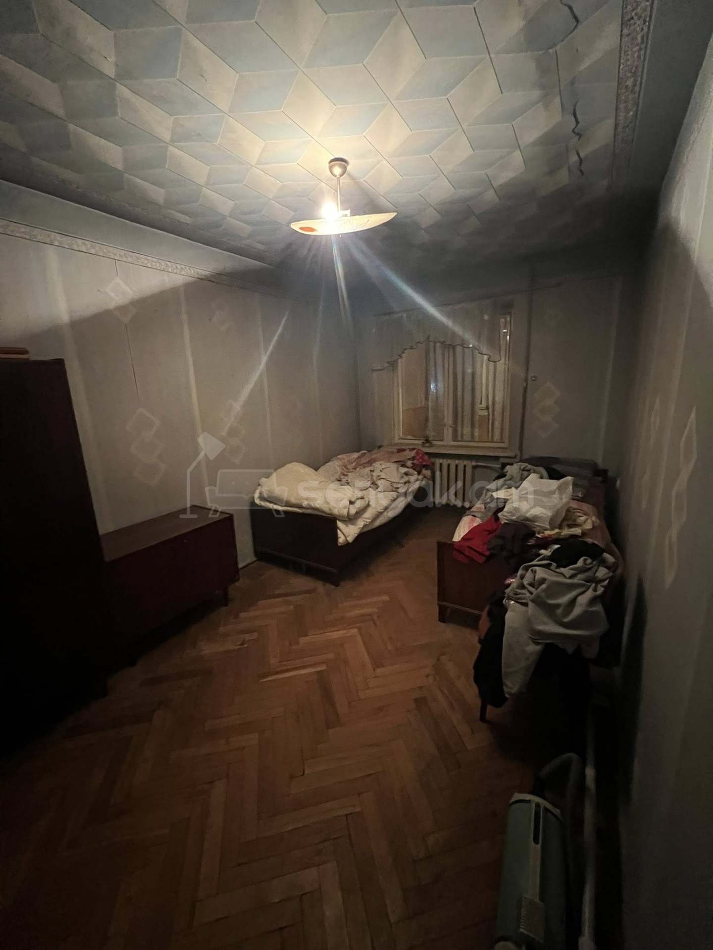 3 Սենյականոց Բնակարան Քարե Շենքում, 74քմ, 4/5 հարկ, Պետական Վիճակում