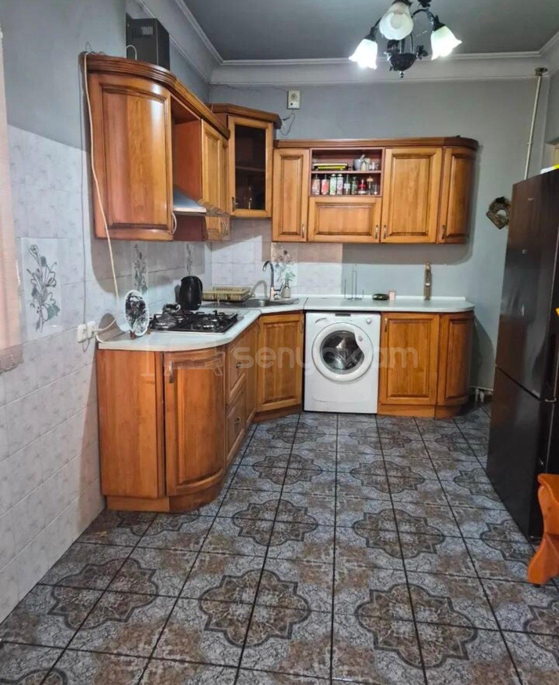 4 Սենյականոց Բնակարան Քարե Շենքում, 189քմ, 2/3 հարկ, Կապիտալ Վերանորոգված