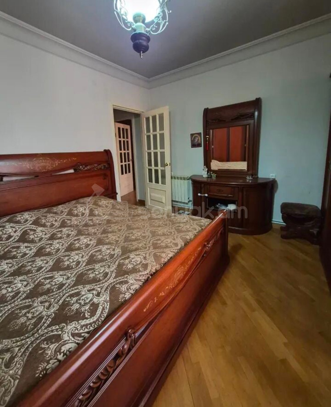 4 Սենյականոց Բնակարան Քարե Շենքում, 189քմ, 2/3 հարկ, Կապիտալ Վերանորոգված