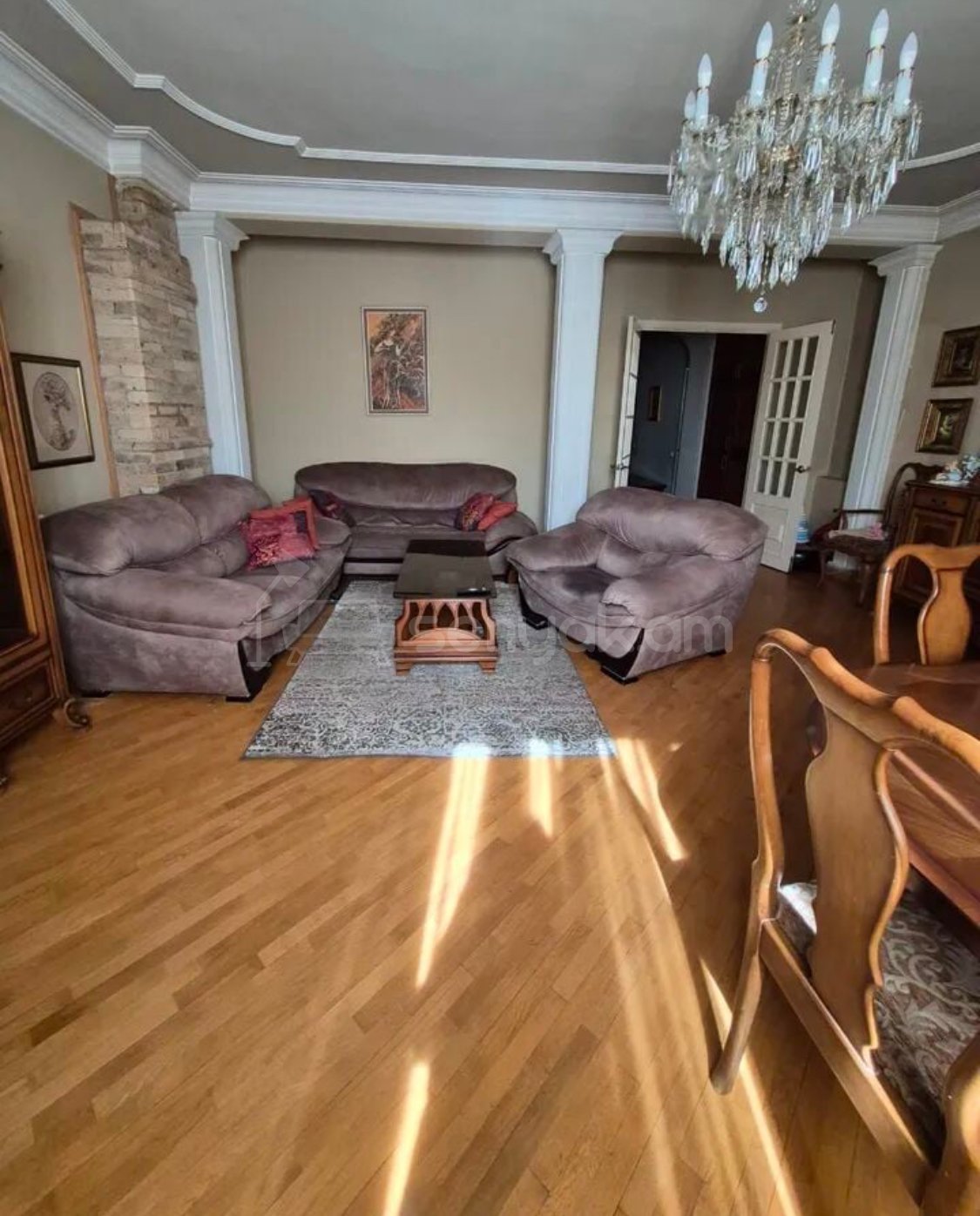 4 Սենյականոց Բնակարան Քարե Շենքում, 189քմ, 2/3 հարկ, Կապիտալ Վերանորոգված