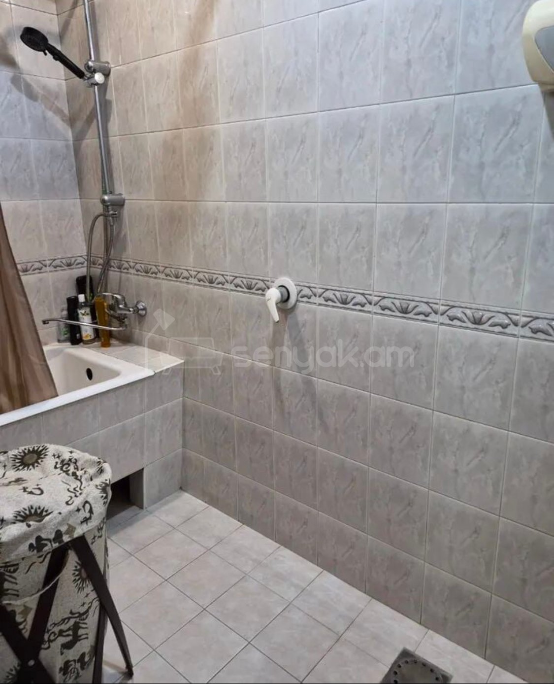 4 Սենյականոց Բնակարան Քարե Շենքում, 189քմ, 2/3 հարկ, Կապիտալ Վերանորոգված