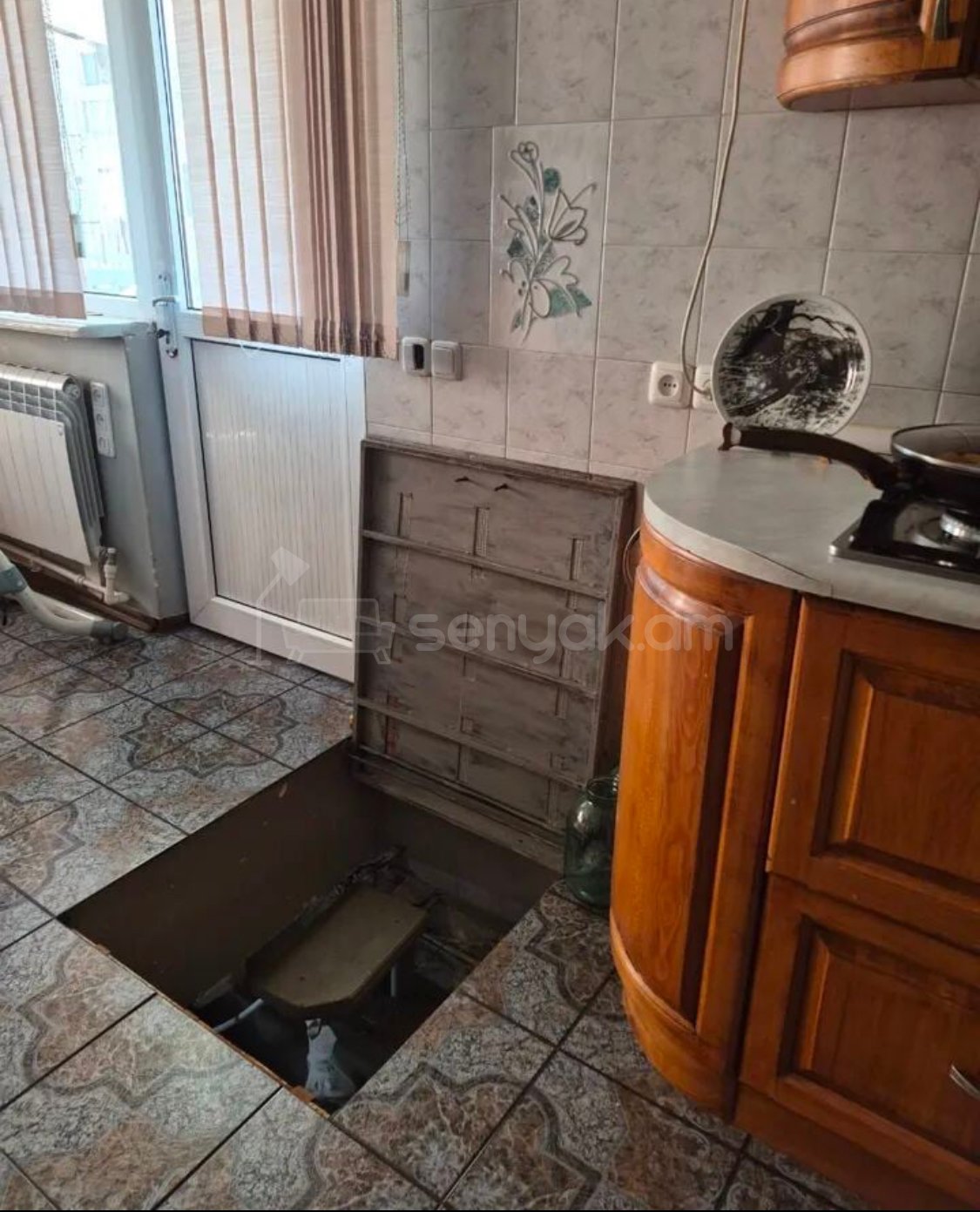 4 Սենյականոց Բնակարան Քարե Շենքում, 189քմ, 2/3 հարկ, Կապիտալ Վերանորոգված