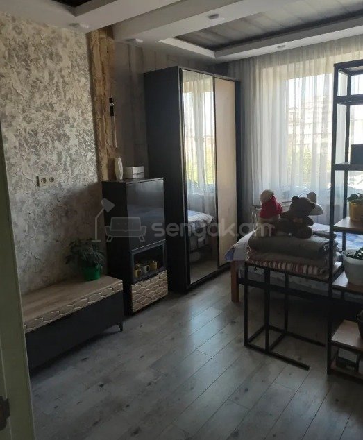 3 Սենյականոց Բնակարան Քարե Շենքում, 80քմ, 3/5 հարկ, Նորմալ Վիճակում