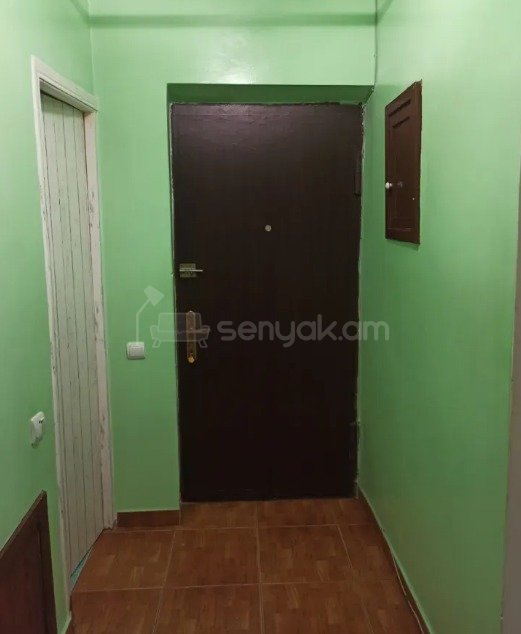 3 Սենյականոց Բնակարան Քարե Շենքում, 80քմ, 3/5 հարկ, Նորմալ Վիճակում