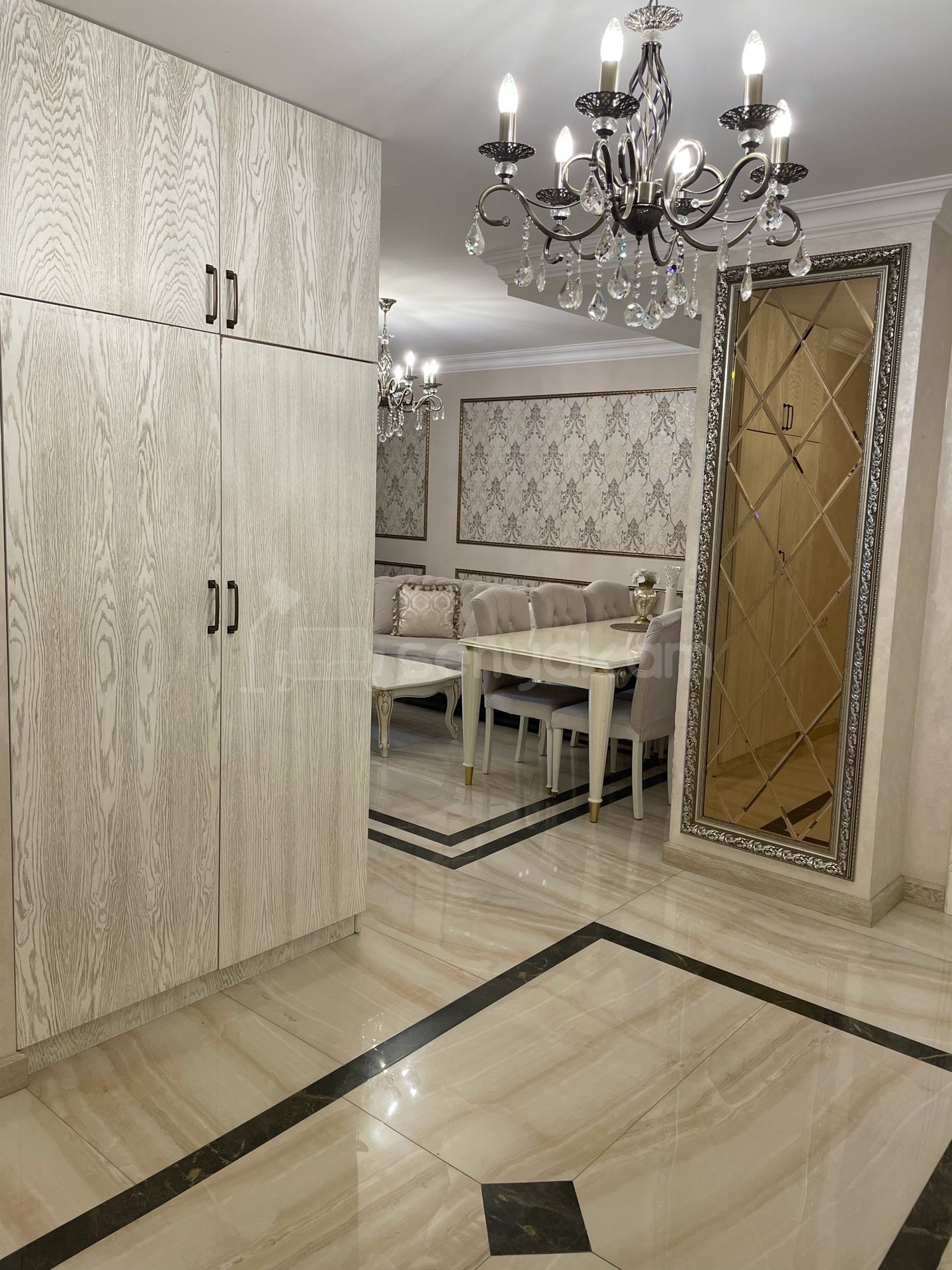 3 Սենյականոց Բնակարան Քարե Շենքում, 76քմ, 2/7 հարկ, Դիզայներական Վերանորոգված