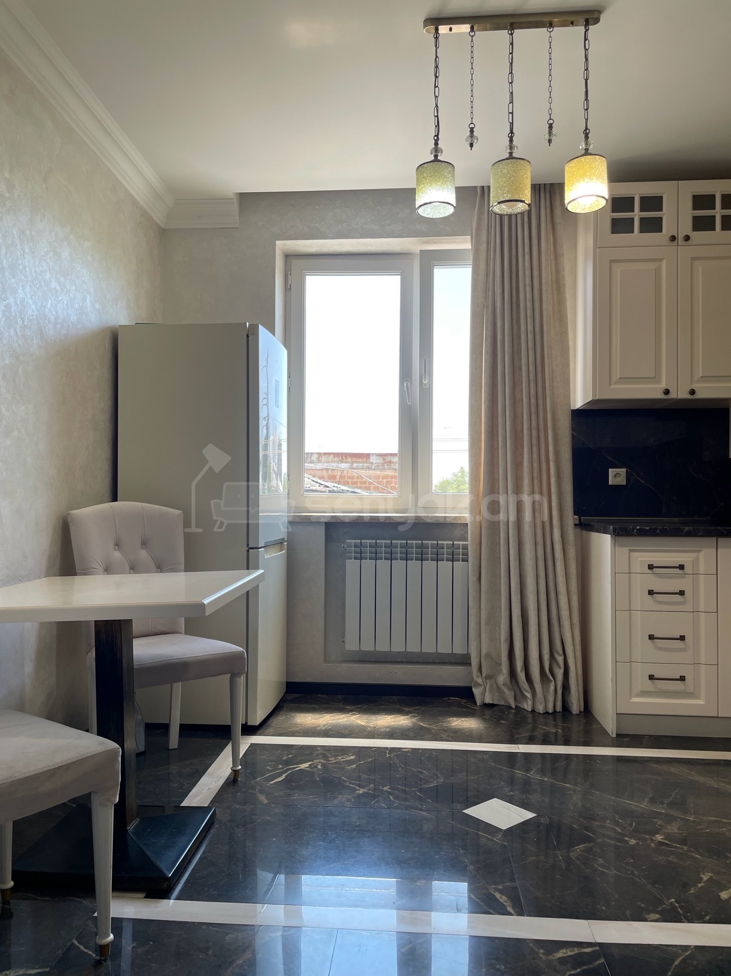 3 Սենյականոց Բնակարան Քարե Շենքում, 76քմ, 2/7 հարկ, Դիզայներական Վերանորոգված