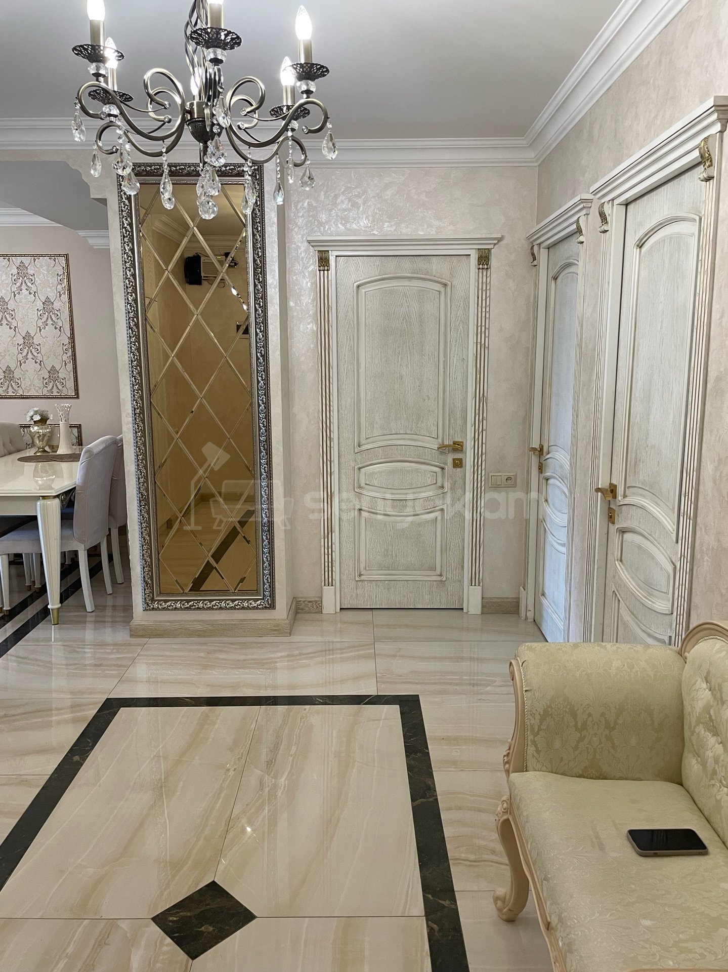 3 Սենյականոց Բնակարան Քարե Շենքում, 76քմ, 2/7 հարկ, Դիզայներական Վերանորոգված