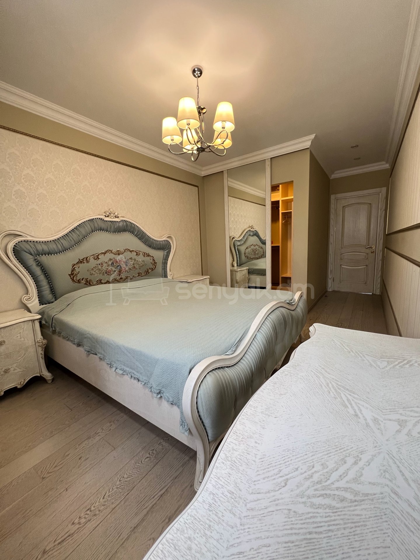 3 Սենյականոց Բնակարան Քարե Շենքում, 76քմ, 2/7 հարկ, Դիզայներական Վերանորոգված