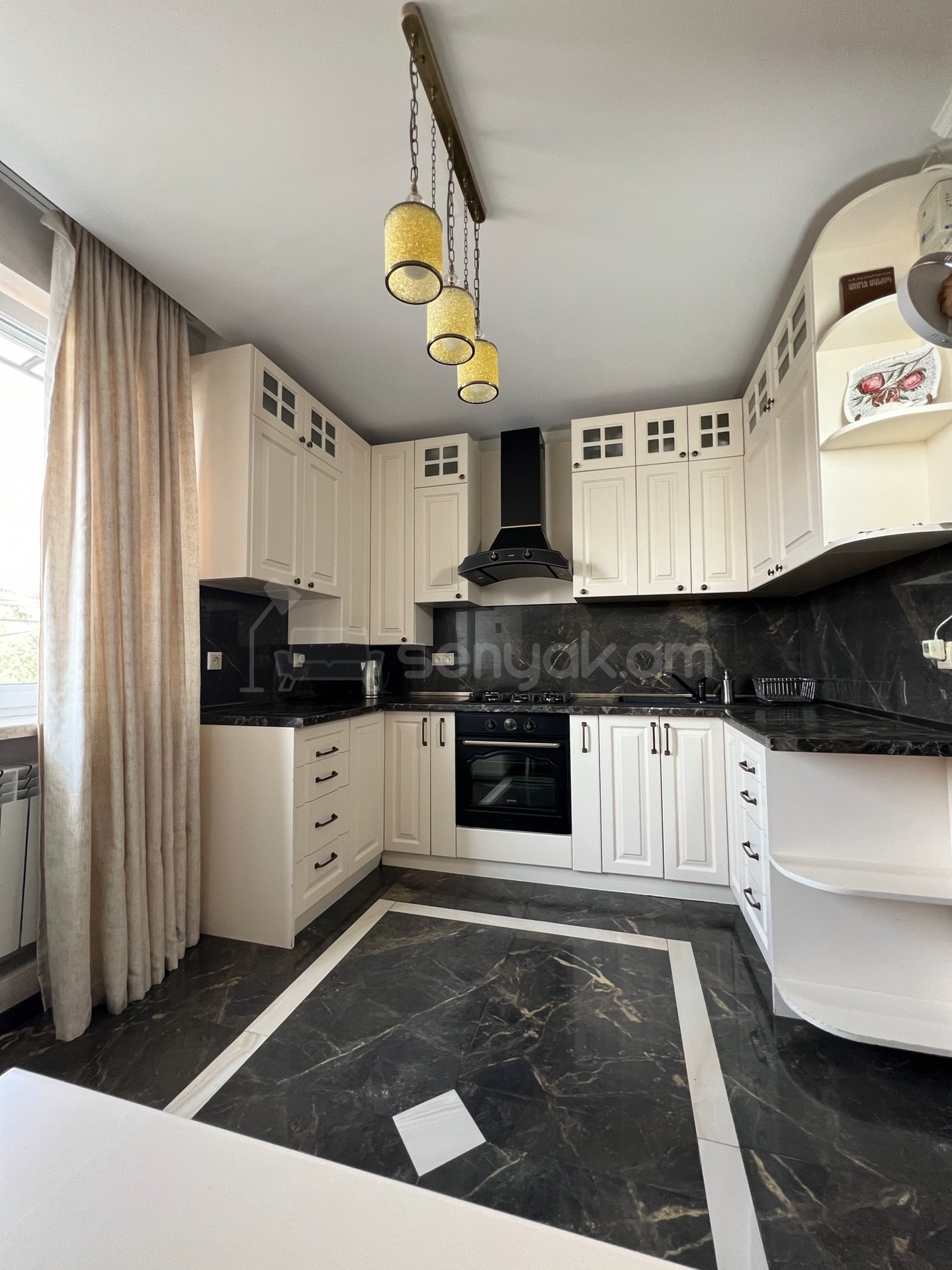 3 Սենյականոց Բնակարան Քարե Շենքում, 76քմ, 2/7 հարկ, Դիզայներական Վերանորոգված