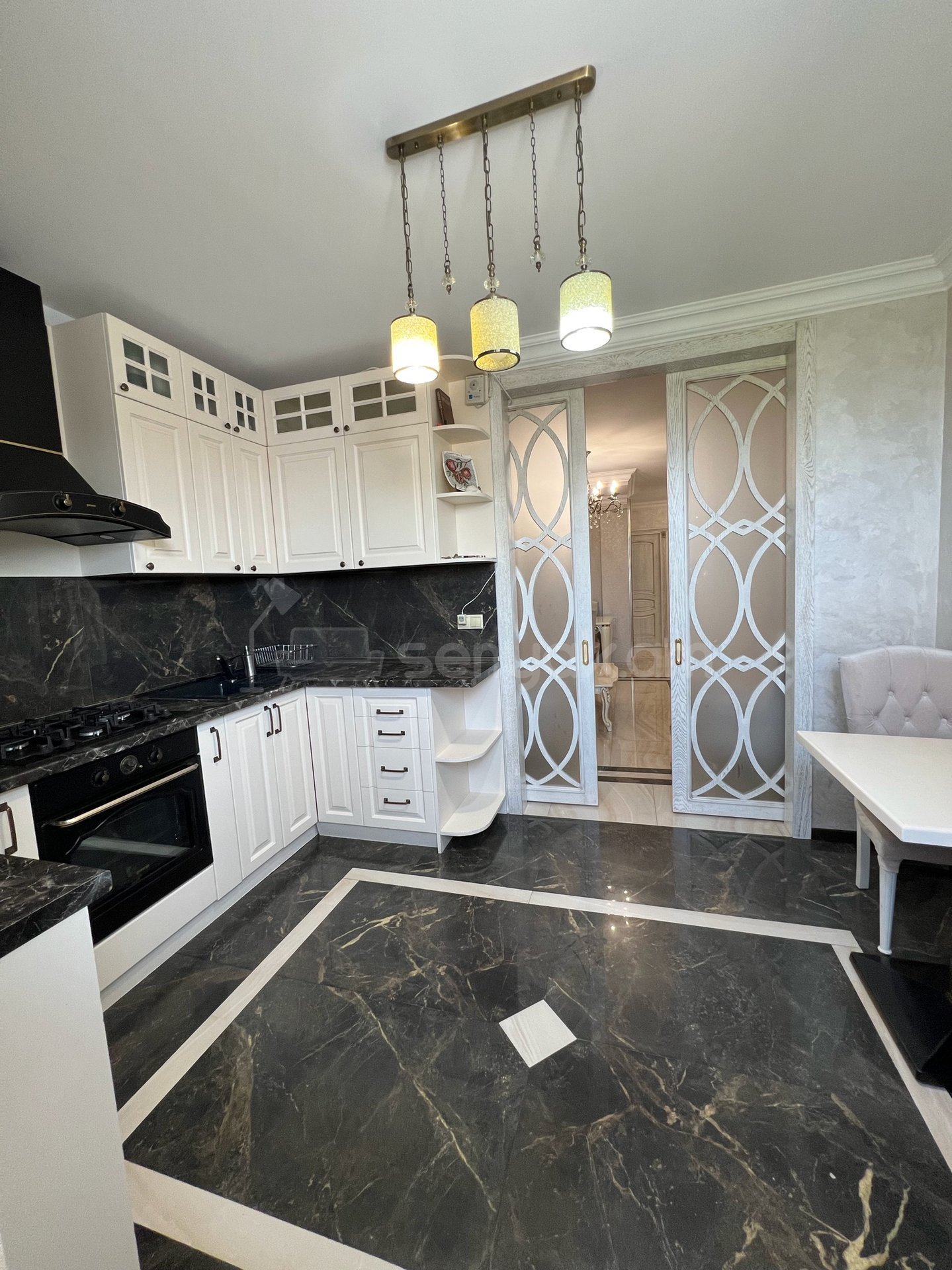 3 Սենյականոց Բնակարան Քարե Շենքում, 76քմ, 2/7 հարկ, Դիզայներական Վերանորոգված