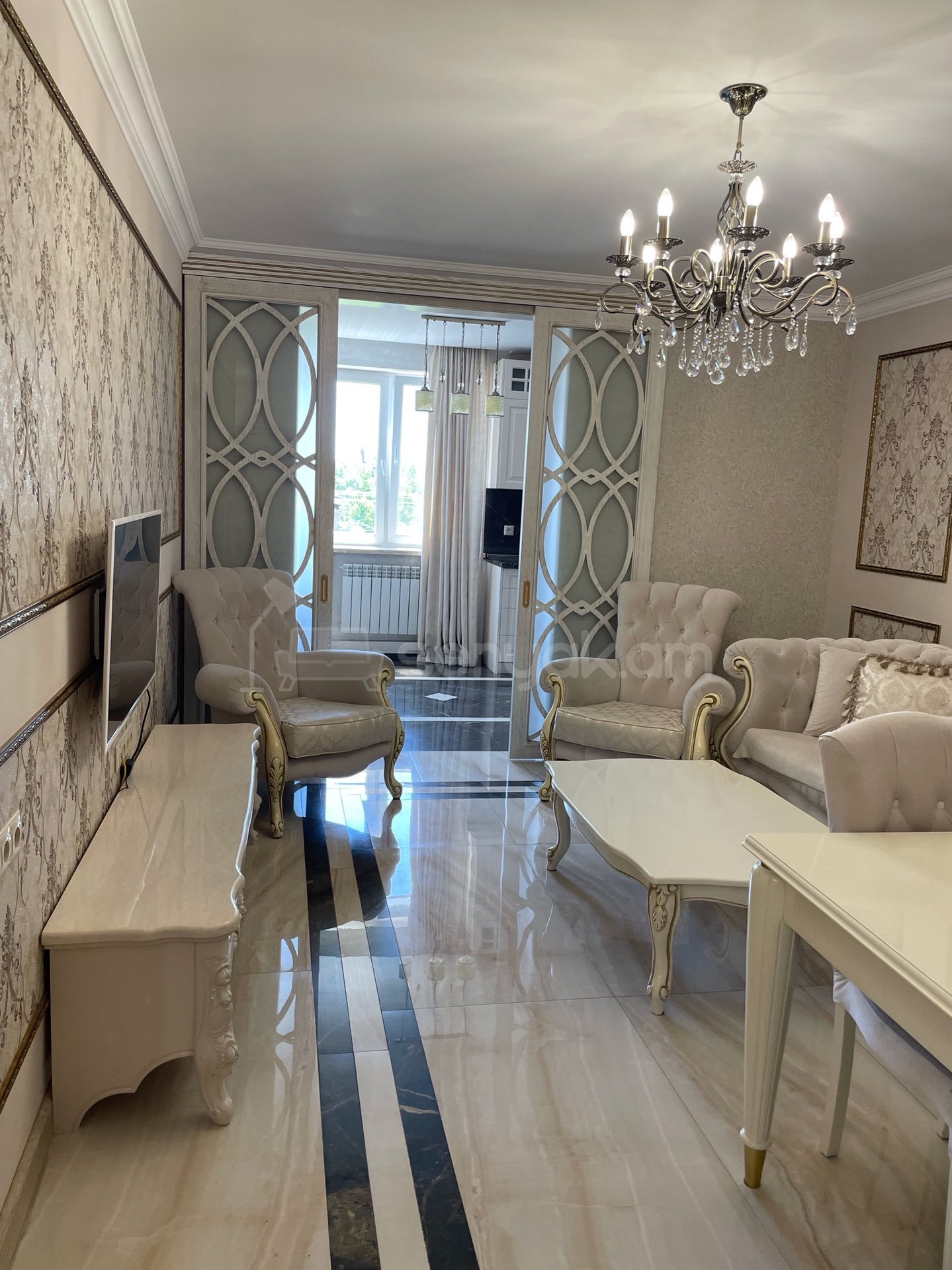 3 Սենյականոց Բնակարան Քարե Շենքում, 76քմ, 2/7 հարկ, Դիզայներական Վերանորոգված