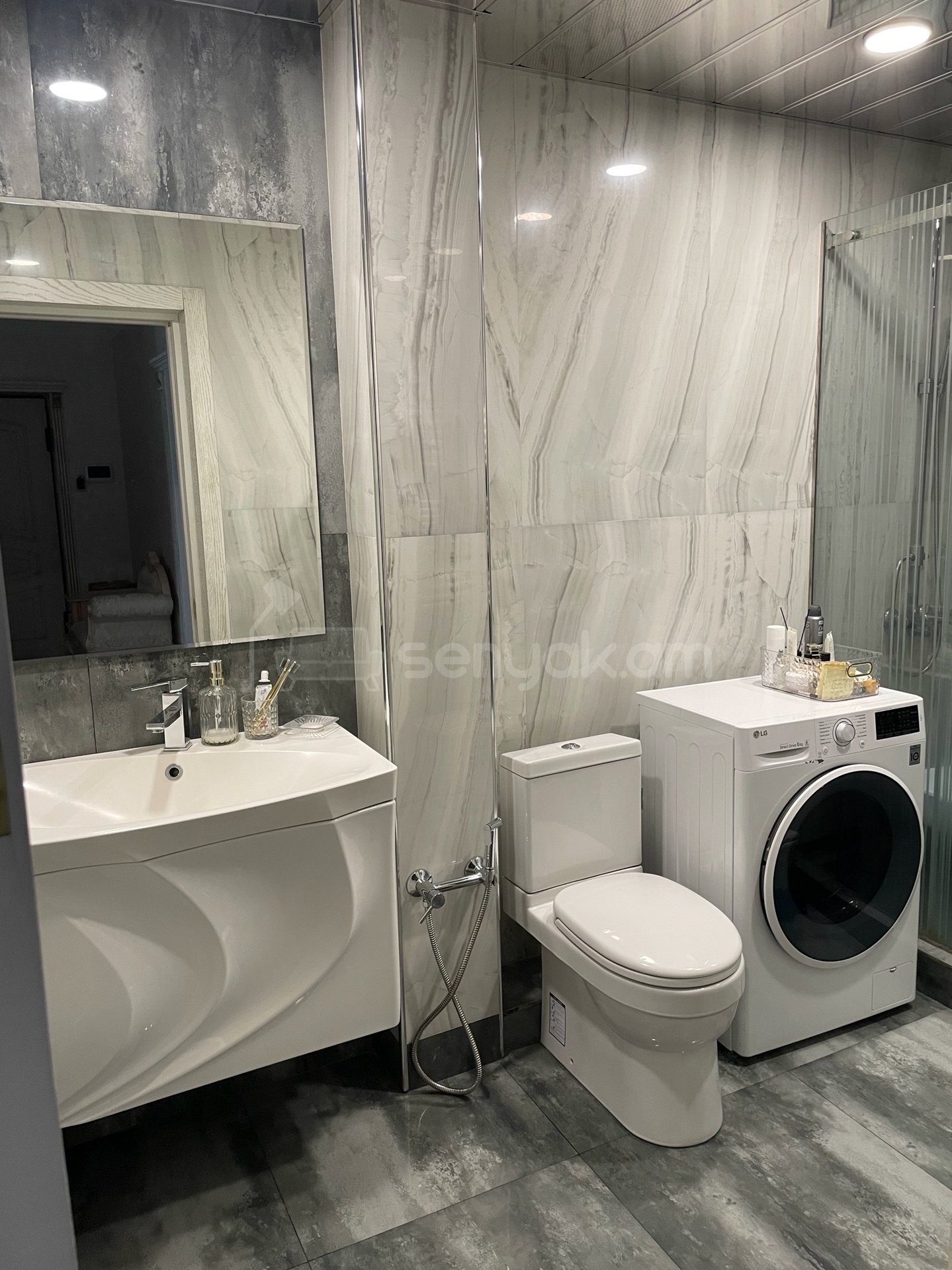 3 Սենյականոց Բնակարան Քարե Շենքում, 76քմ, 2/7 հարկ, Դիզայներական Վերանորոգված