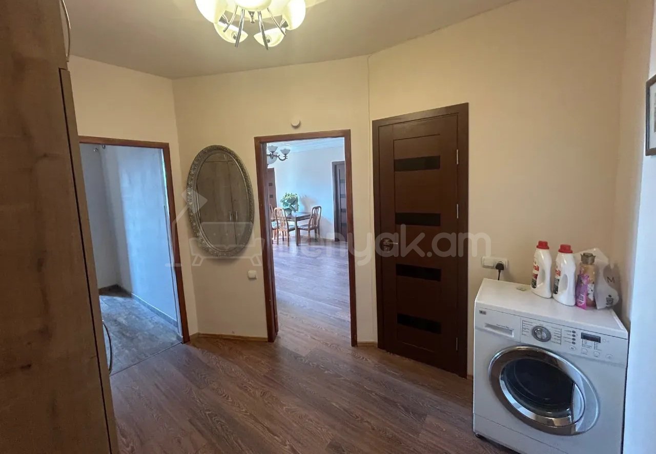 2 Սենյականոց Բնակարան Քարե Շենքում, 70քմ, 9/9 հարկ, Կապիտալ Վերանորոգված, Կահավորված