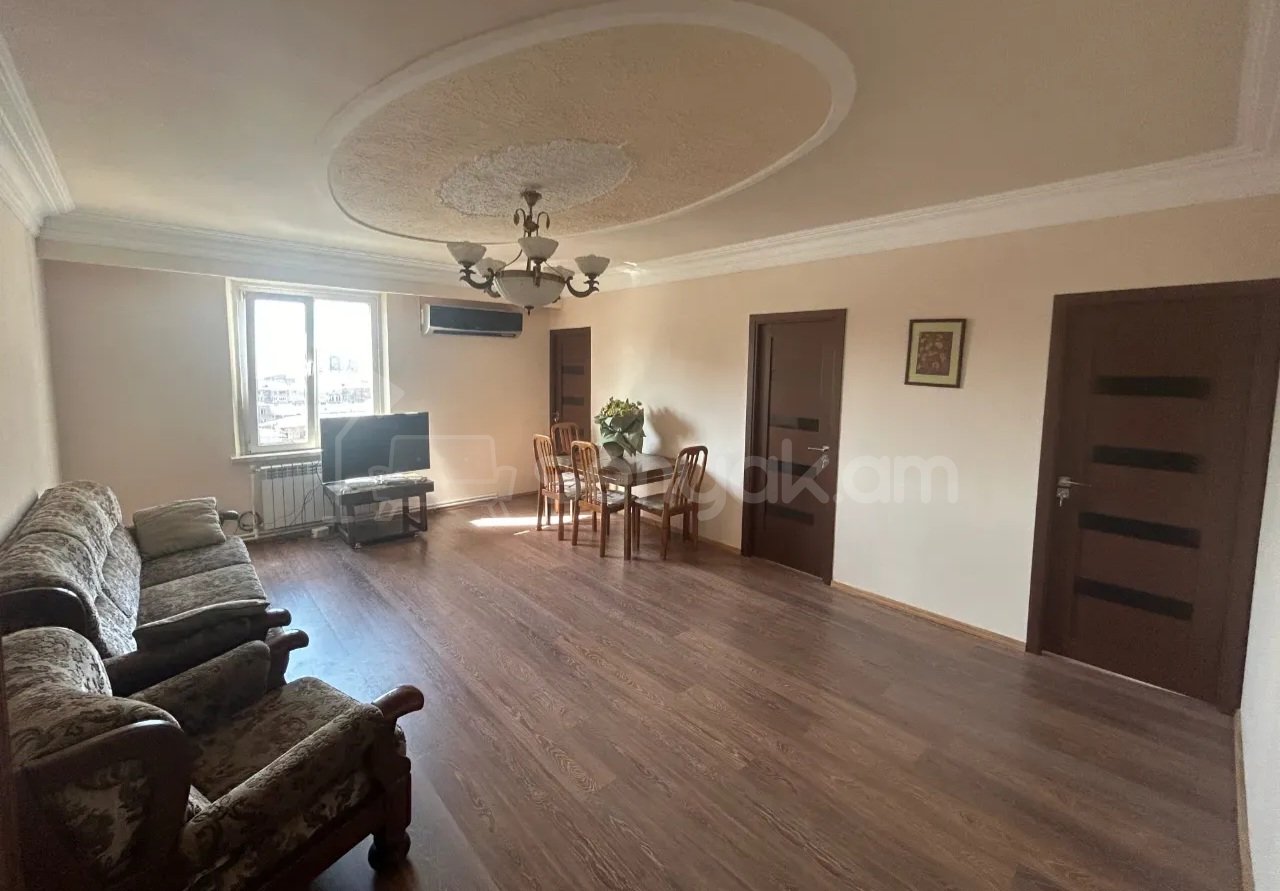 2 Սենյականոց Բնակարան Քարե Շենքում, 70քմ, 9/9 հարկ, Կապիտալ Վերանորոգված, Կահավորված