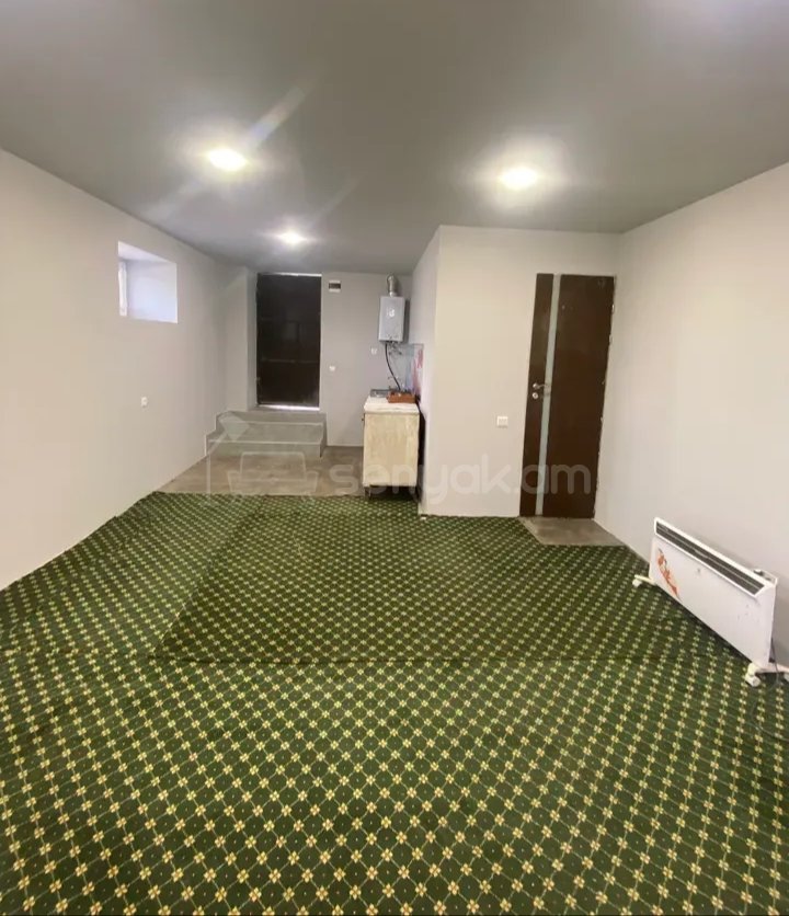 1 Սենյականոց Բնակարան Քարե Շենքում, 35քմ, 1/1 հարկ, Նորմալ Վիճակում