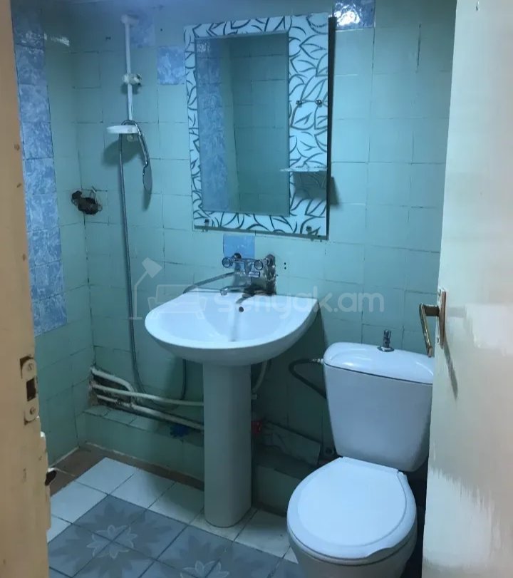 1 Սենյականոց Բնակարան Քարե Շենքում, 45քմ, 5/9 հարկ, Նորմալ Վիճակում, Կահավորված