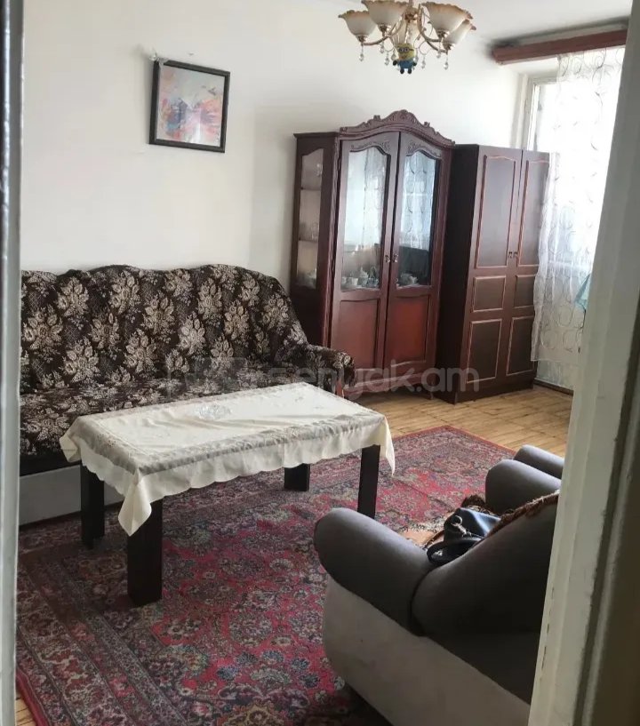 1 Սենյականոց Բնակարան Քարե Շենքում, 45քմ, 5/9 հարկ, Նորմալ Վիճակում, Կահավորված