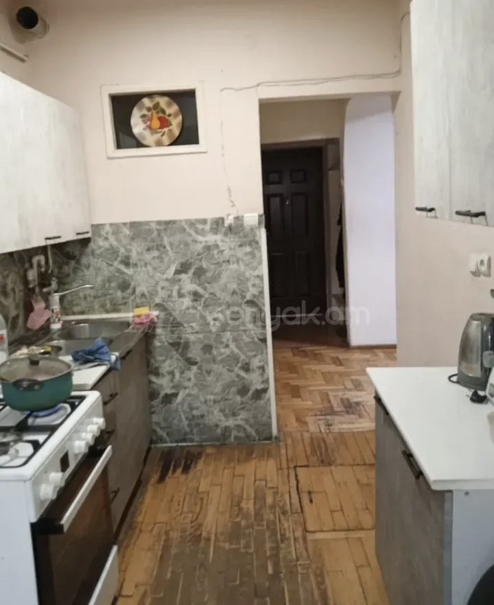 2 Սենյականոց Բնակարան Քարե Շենքում, 55քմ, 3/5 հարկ, Նորմալ Վիճակում, Կահավորված