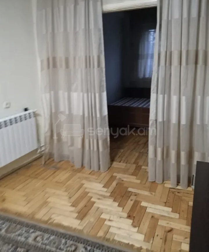 2 Սենյականոց Բնակարան Քարե Շենքում, 55քմ, 3/5 հարկ, Նորմալ Վիճակում, Կահավորված