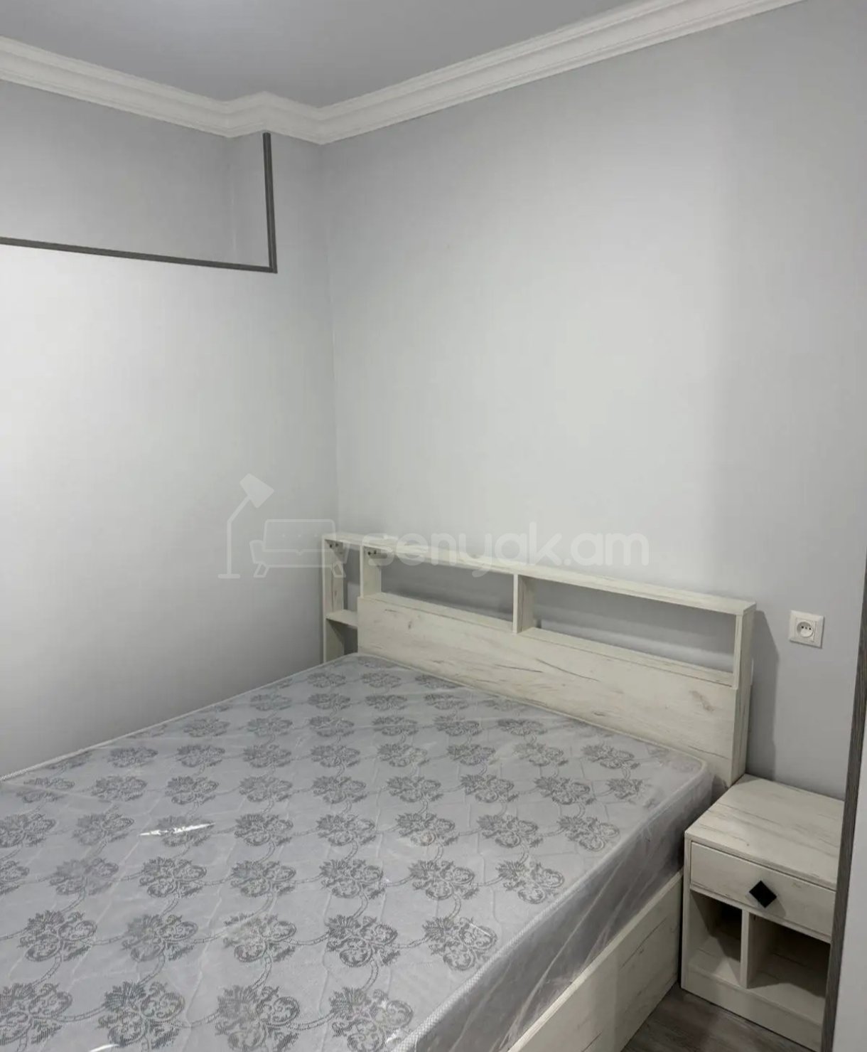 2 Սենյականոց Բնակարան Քարե Շենքում, 40քմ, 1/1 հարկ, Նորմալ Վիճակում, Կահավորված