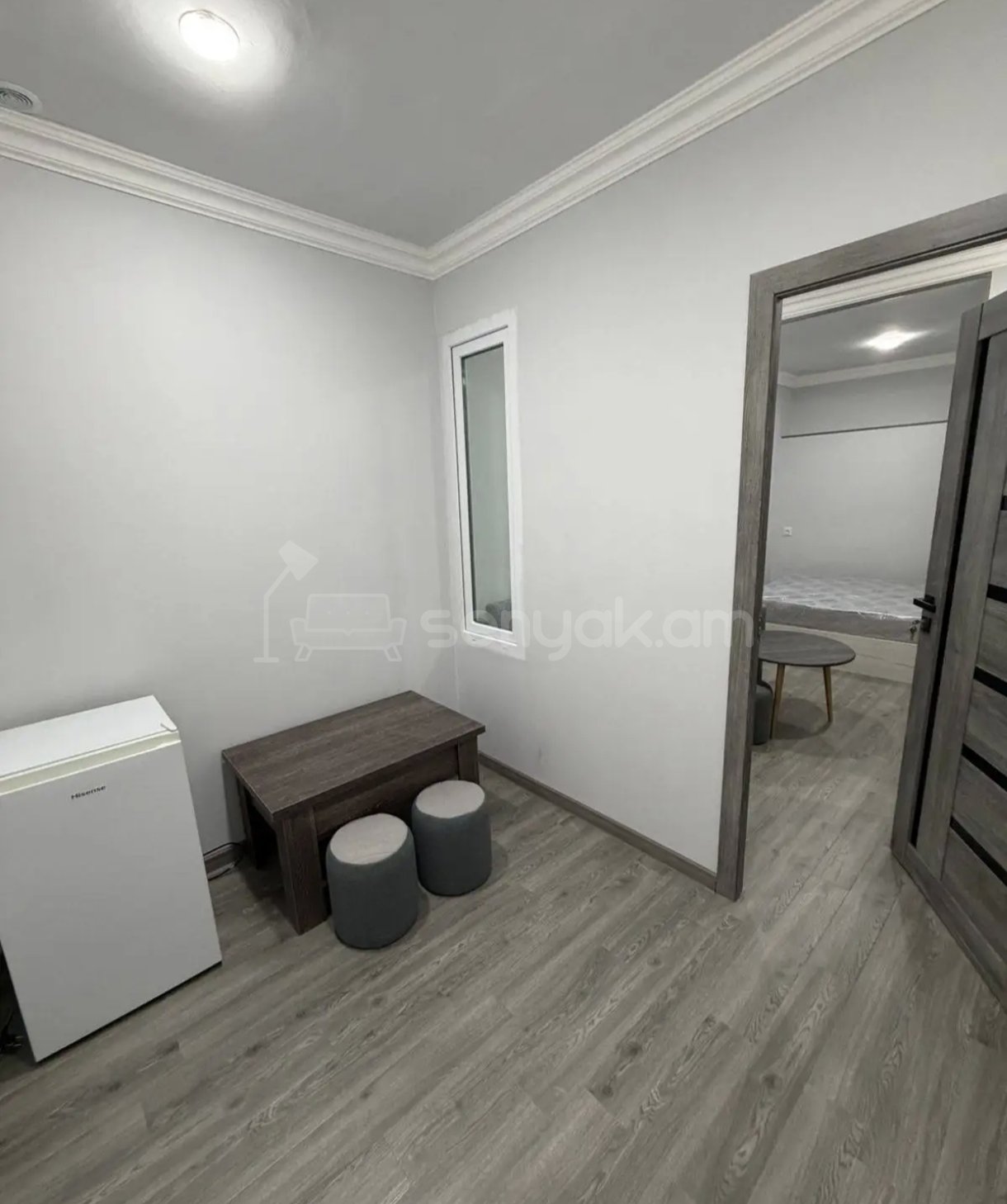 2 Սենյականոց Բնակարան Քարե Շենքում, 40քմ, 1/1 հարկ, Նորմալ Վիճակում, Կահավորված